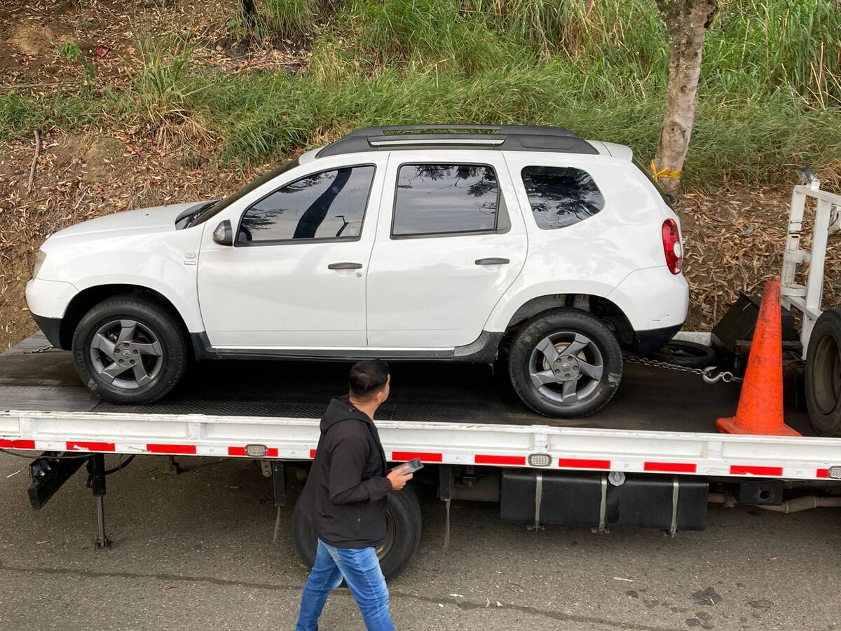 Encontraron un cuerpo embolsado en un carro con un letrero que decía: “Por mirar lo ajeno”