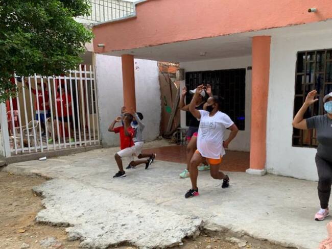 Plan piloto de jornada física en terrazas de las casas en Barranquilla