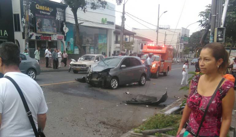 El vehículo quedó en sentido contrario al que circulaba.
