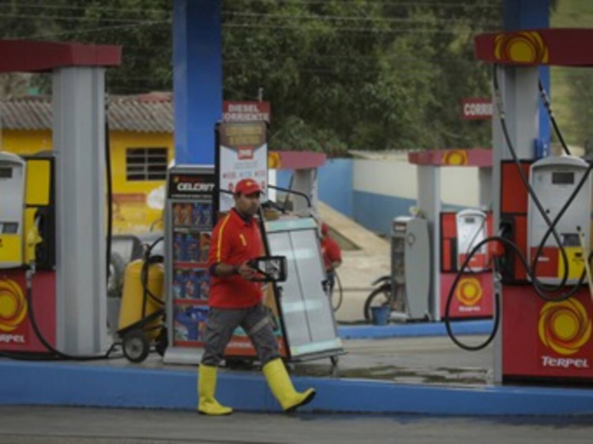 Desde la medianoche fue reajustado el precio de los combustibles