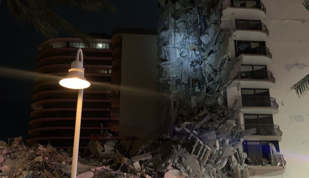 Colapso parcial de un edificio ubicado en 8777 Collins Avenue en Surfside