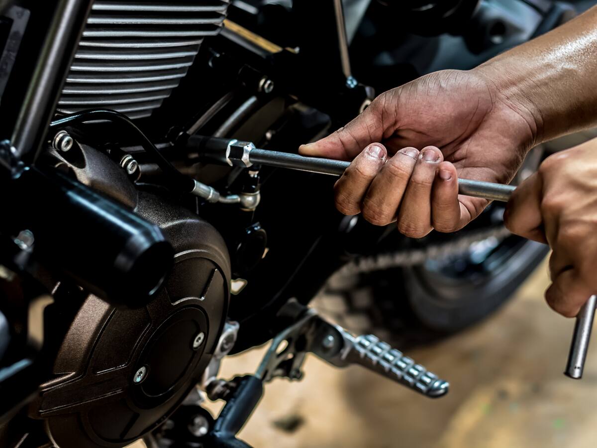 ¿Qué pasa si no se cambia el aceite de la moto? 3 daños que podría ocasionarle al motor