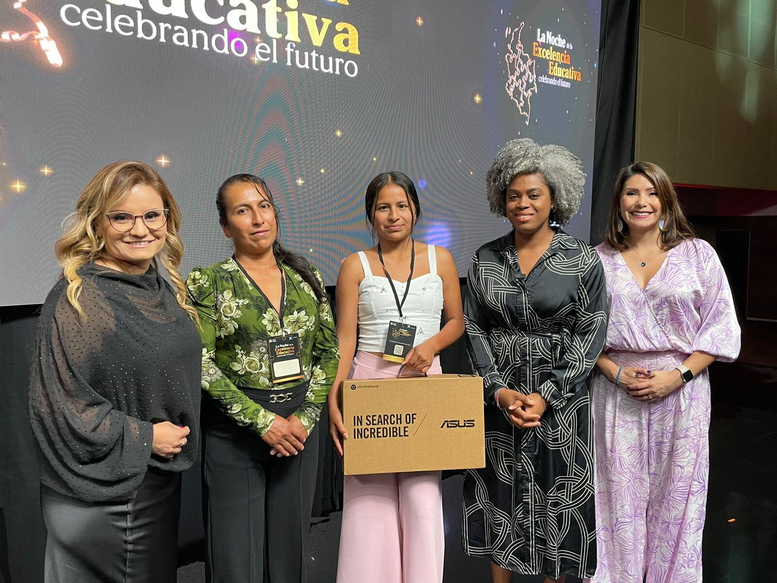 Cumpliendo sueños: Oyente de escasos recursos irá a la universidad y recibió computador de última tecnología. Foto: W Radio.