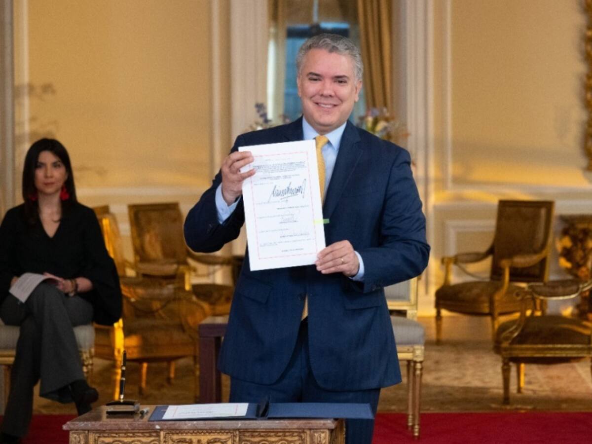 Escuelas de padres y madres de familia serán obligatorias en colegios