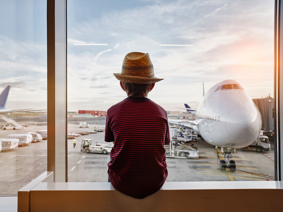 ¿Cuánto vale un permiso de salida del país de niños en Colombia y cómo se tramita?