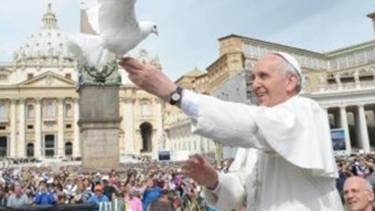 Francisco envió ayuda económica a los damnificados de ciclones en México