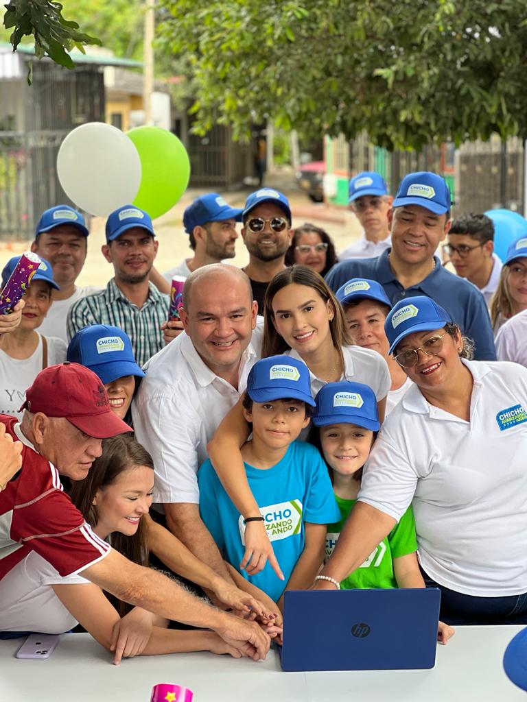 Chicho invitó a los ciudadanos a dejar atrás el miedo, el pesimismo y la desconfianza; dando la cara al optimismo, a la esperanza y al futuro; pues su propuesta está basada en la reorganización del modelo productivo y económico, la seguridad, el diálogo y la adhesión social.