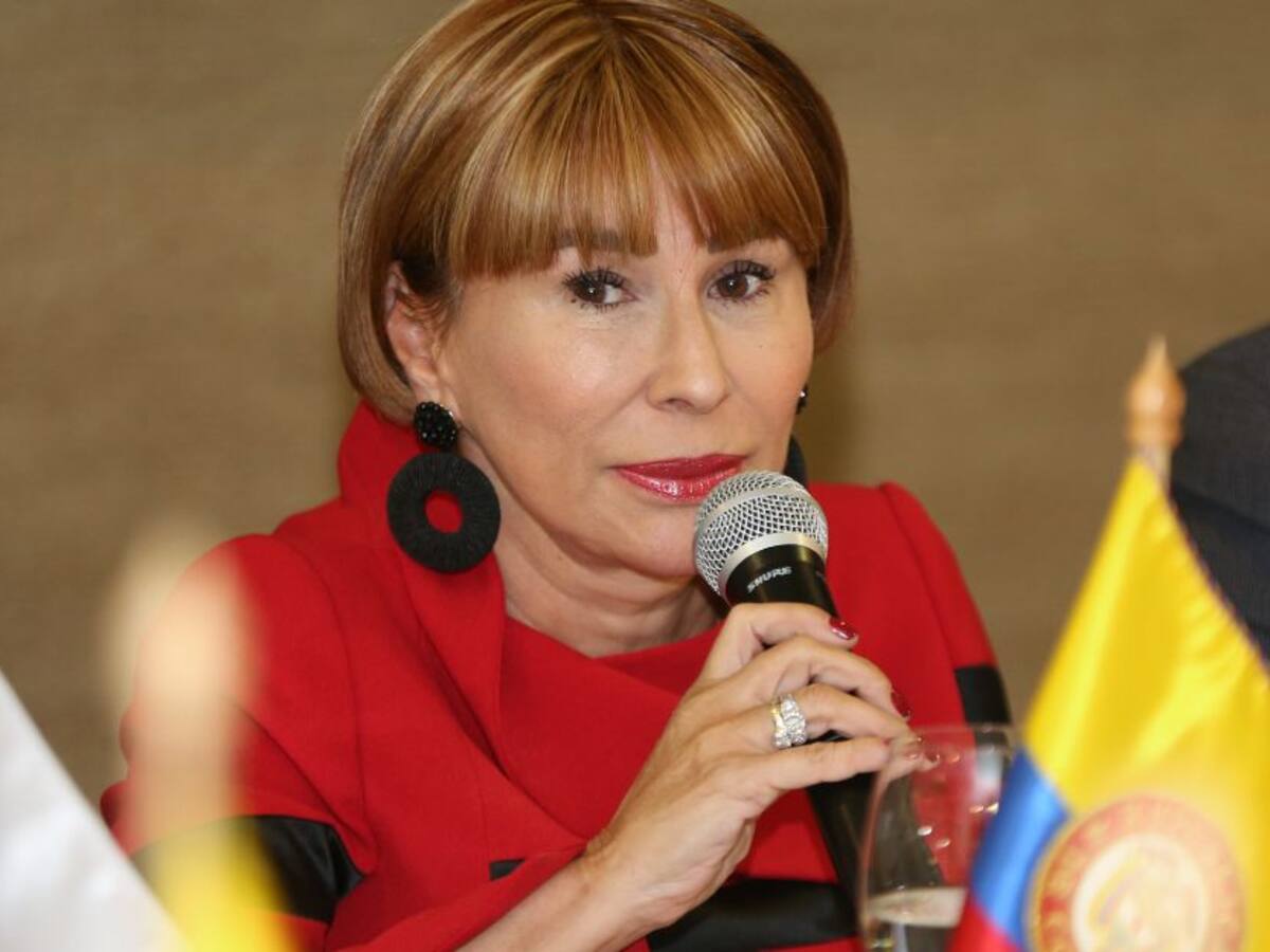 Mandatarios locales y departamentales continúan con los toques de queda