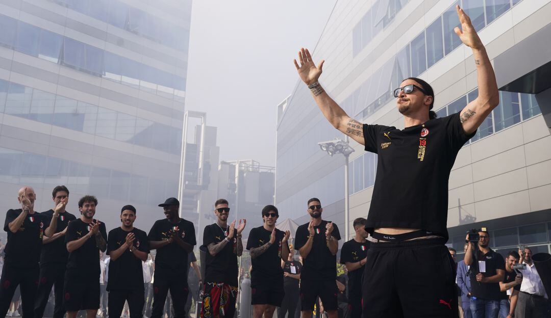 Zlatan Ibrahimovic solo podrá volver a las canchas hasta el otro año.