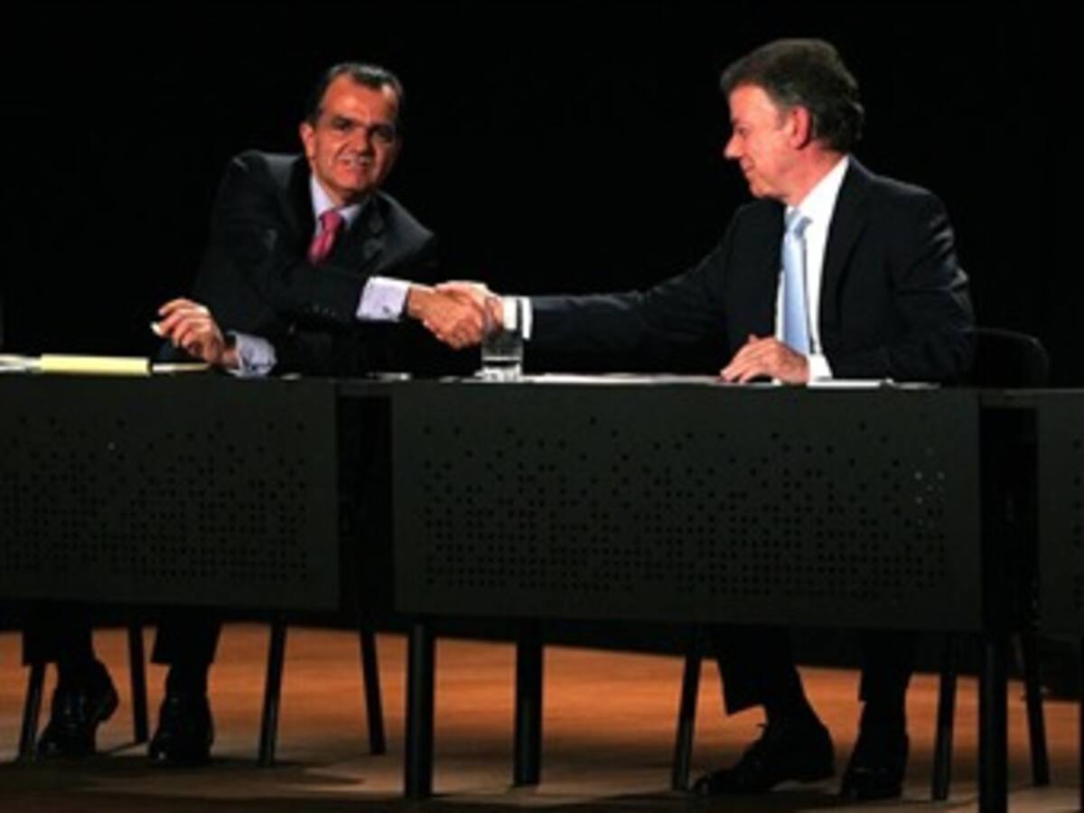 Wall Street Journal asegura que campaña negra afectó a Santos y Zuluaga