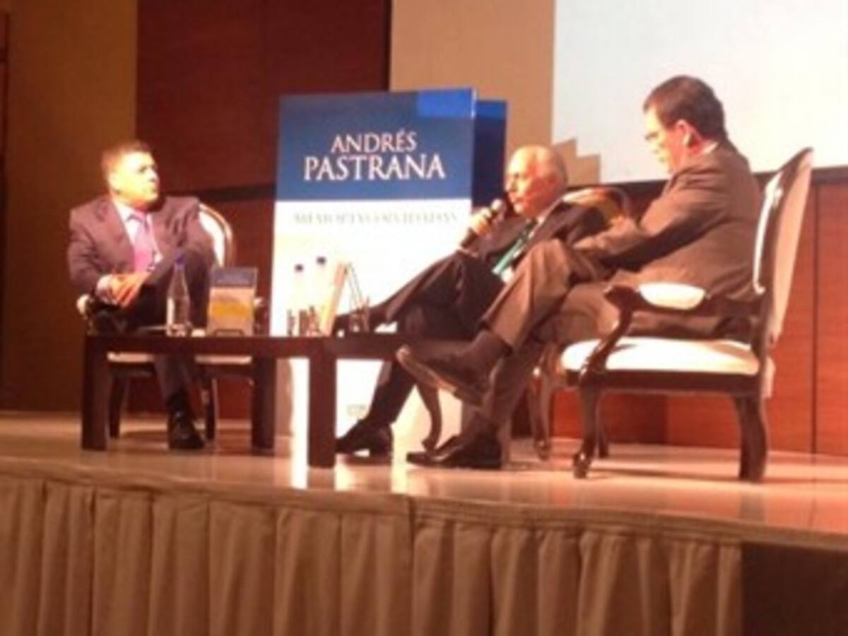 Andrés Pastrana cuenta en Caracol Radio los secretos de su libro