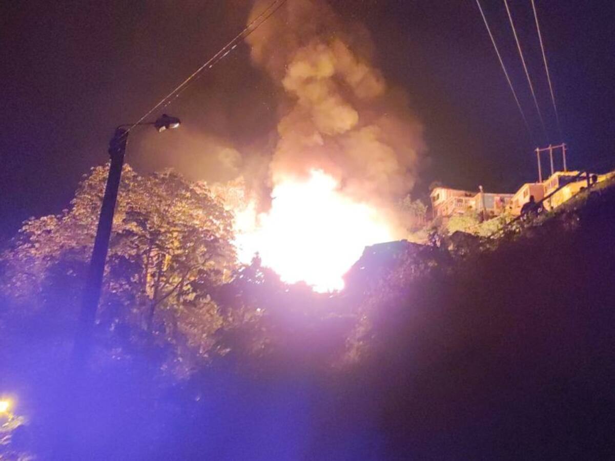 Un perro fallecido y 3 viviendas afectadas dejó incendio en el Campamento