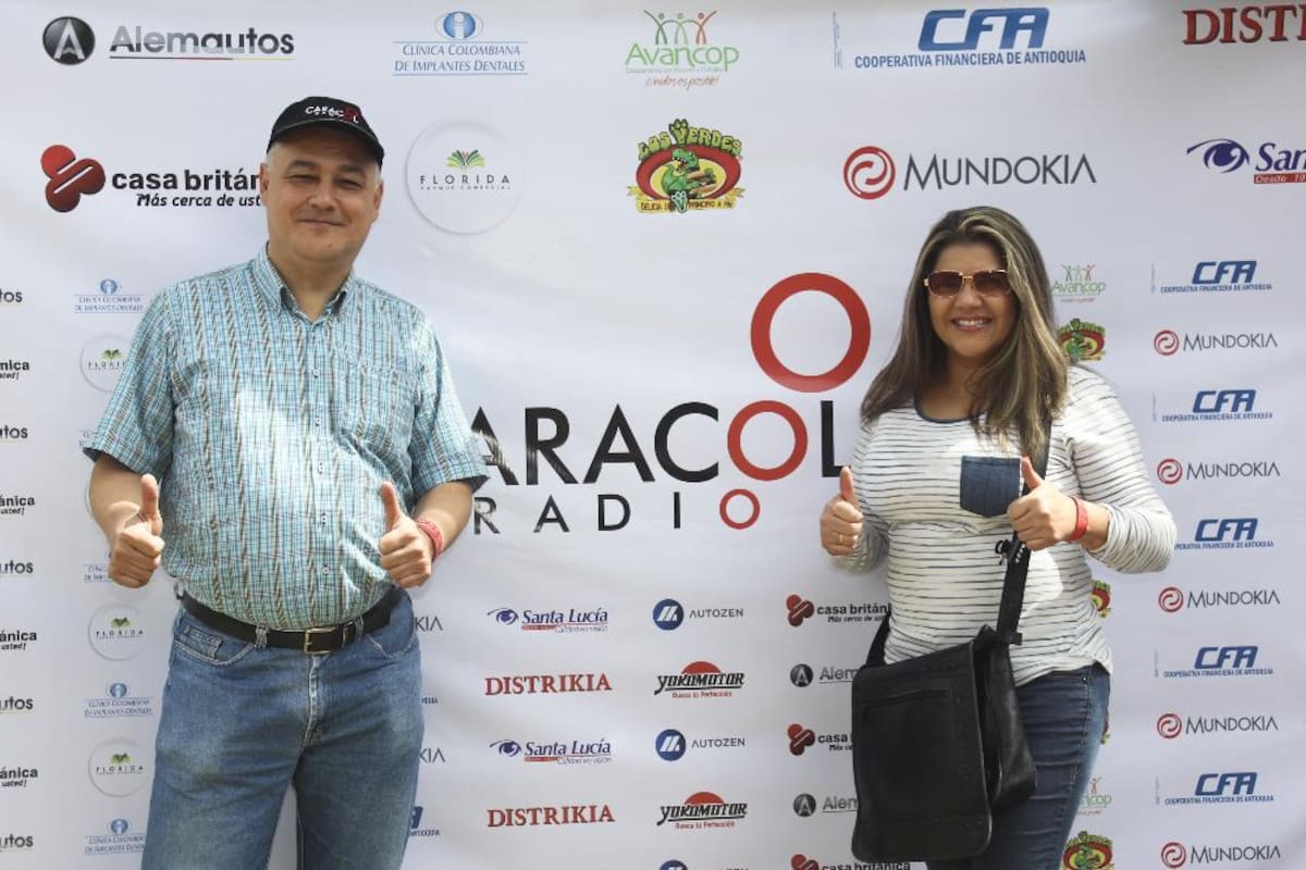 Caracol Radio estuvo en el desfile de autos clásicos y antiguos en la Feria de las Flores