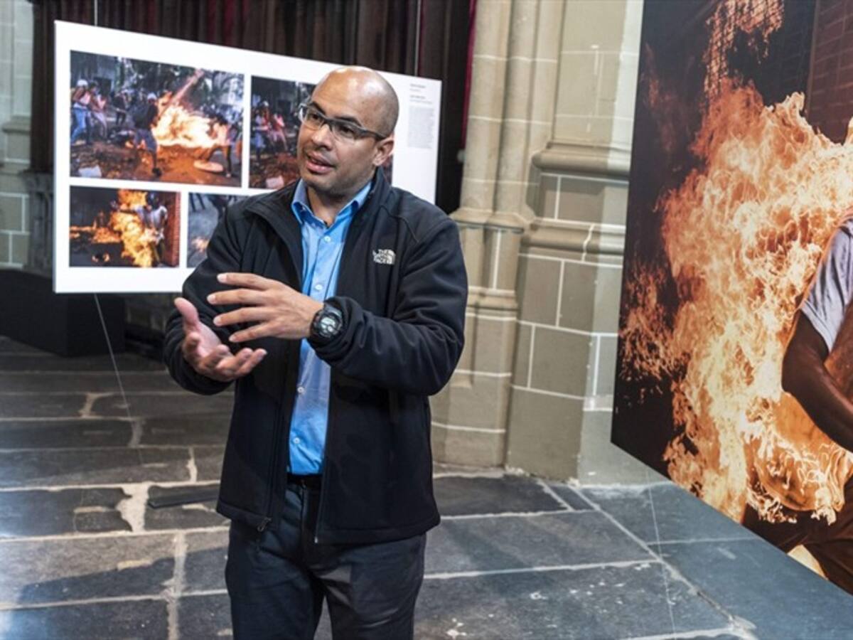 Ganador del World Press Photo explica la imagen en la que se ve a un hombre en llamas