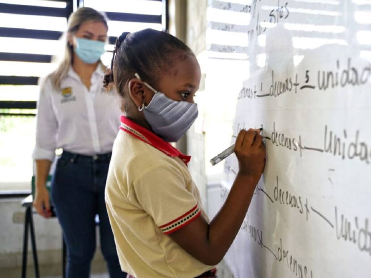 170 mil estudiantes de Bolívar podrán acceder al PAE desde el primer día