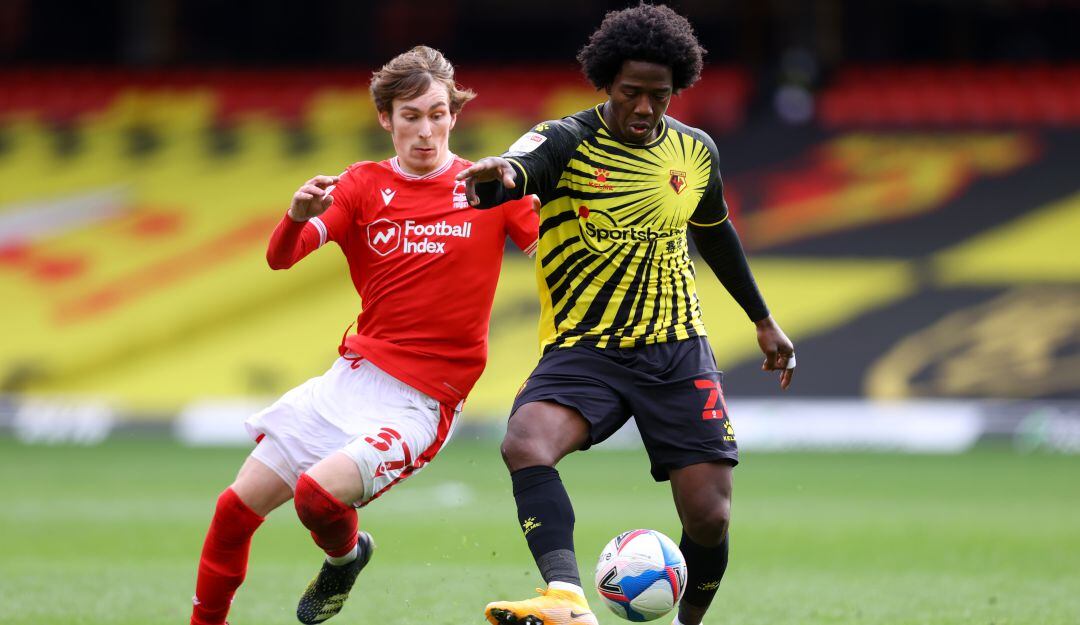 Carlos Sánchez en su debut con el Watford inglés.