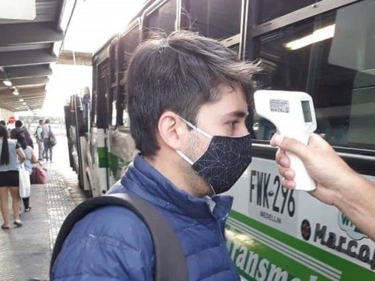 Refuerzan medidas de bioseguridad en rutas de buses de Barbosa