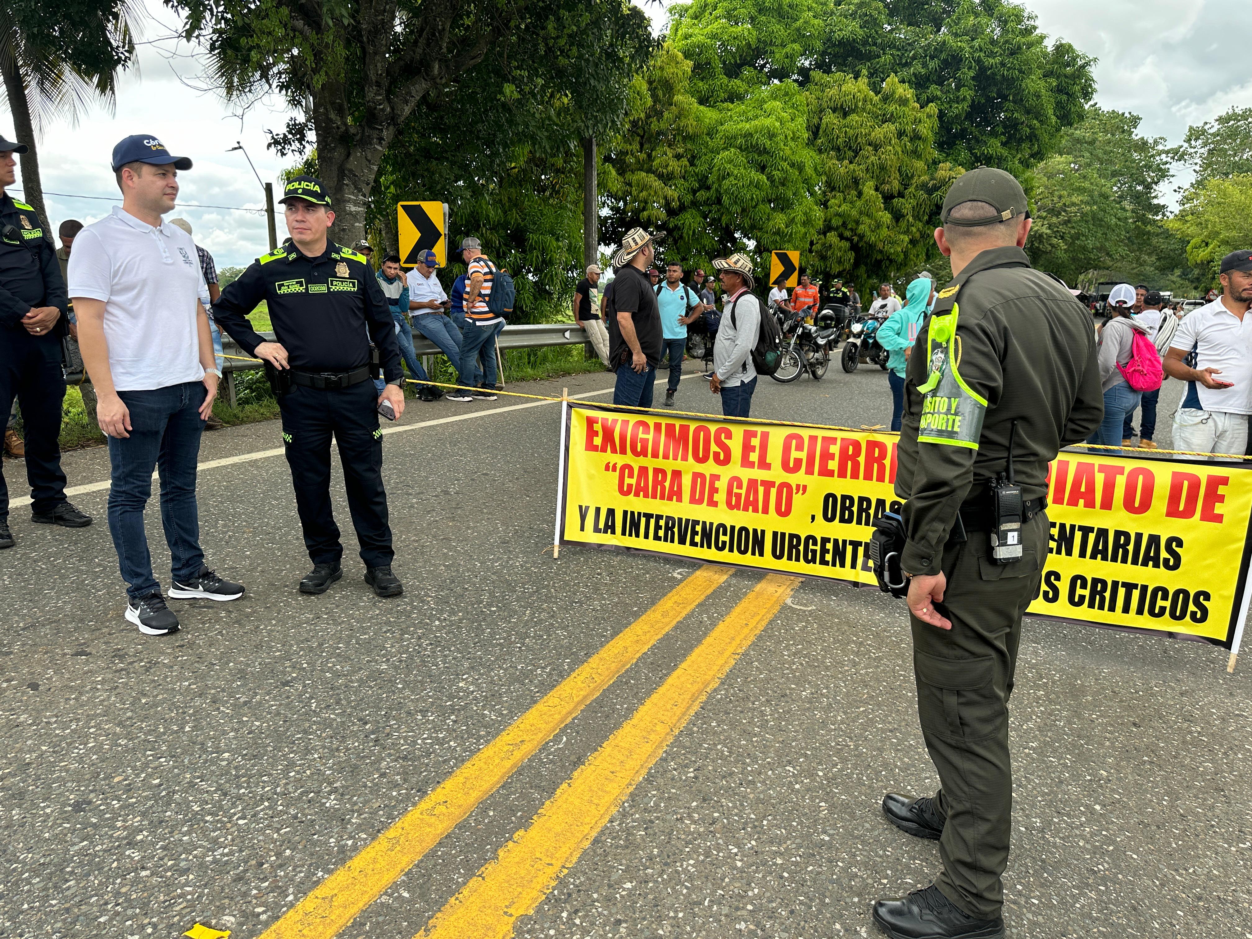 Bloqueo al puente del San Jorge en La Apartada, Córdoba.