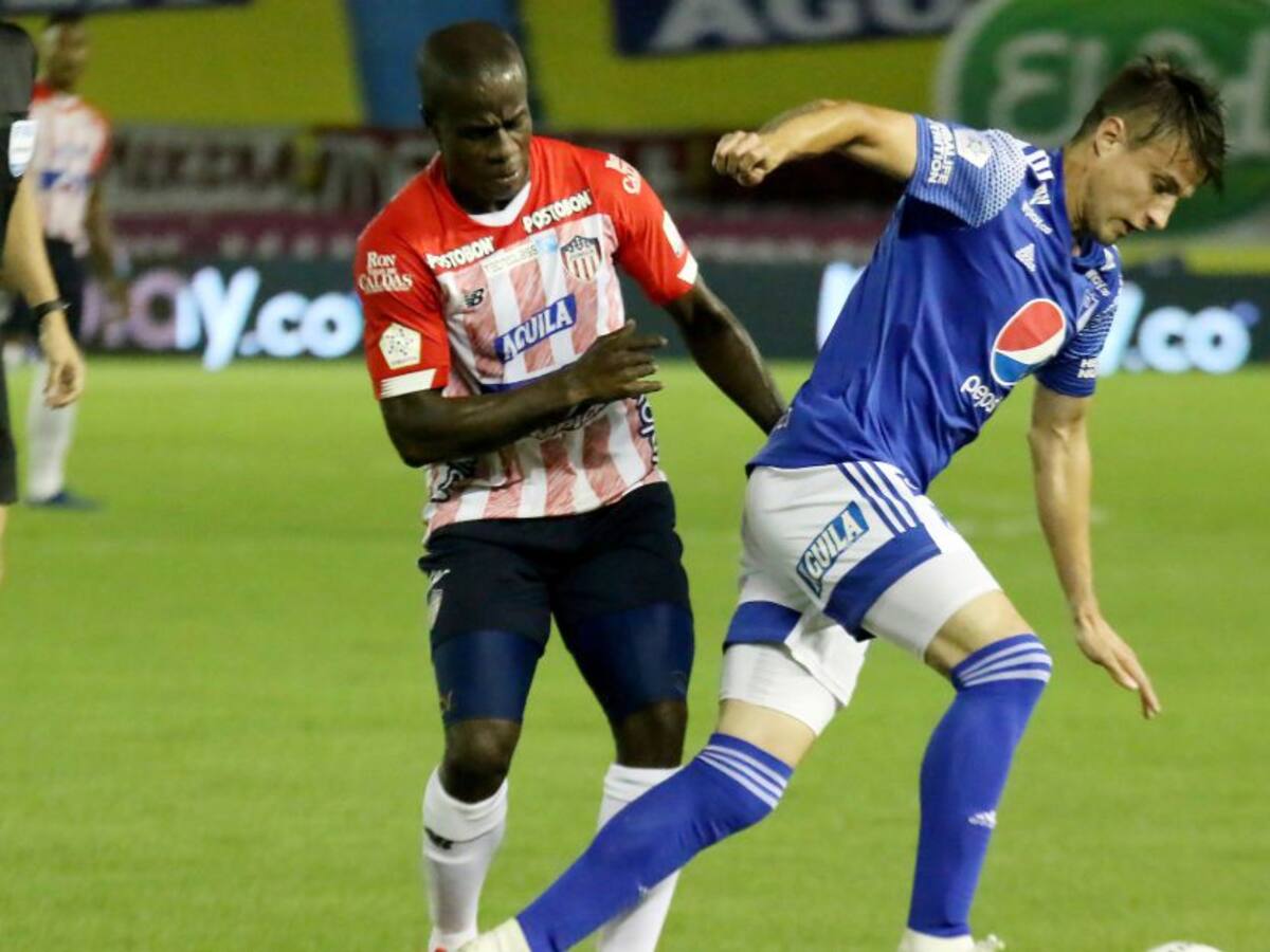 Un autogol de Junior deja con vida a Millonarios en la liga