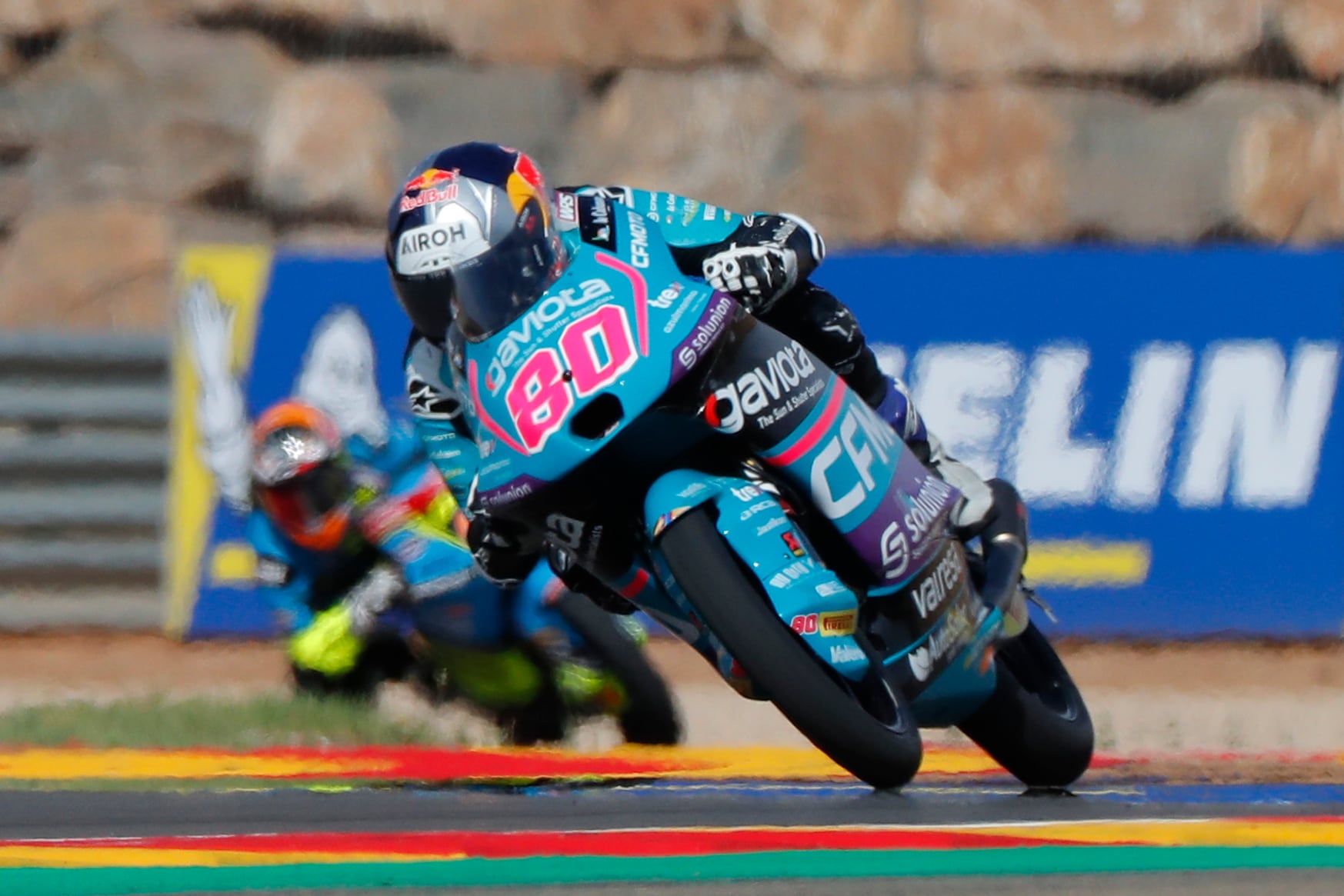 El colombiano David Alonso lidera con comodidad el campeonato del Moto3. EFE/Javier Cebollada