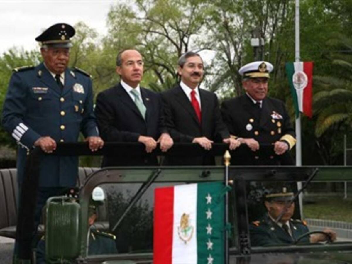 Calderón acusa a los narcotraficantes de 'utilizar a mujeres y niños' contra el Ejército