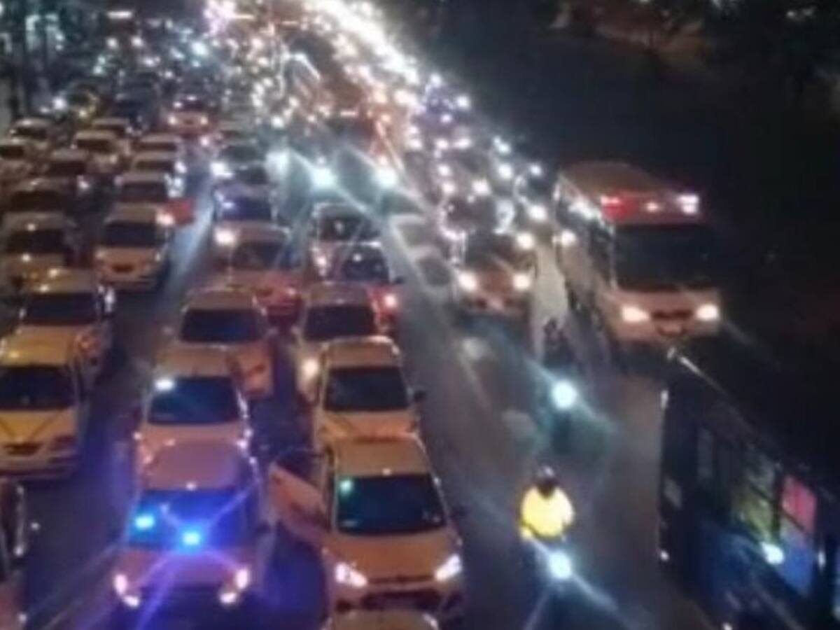 Enorme caravana de taxistas en protesta por inseguridad para este gremio