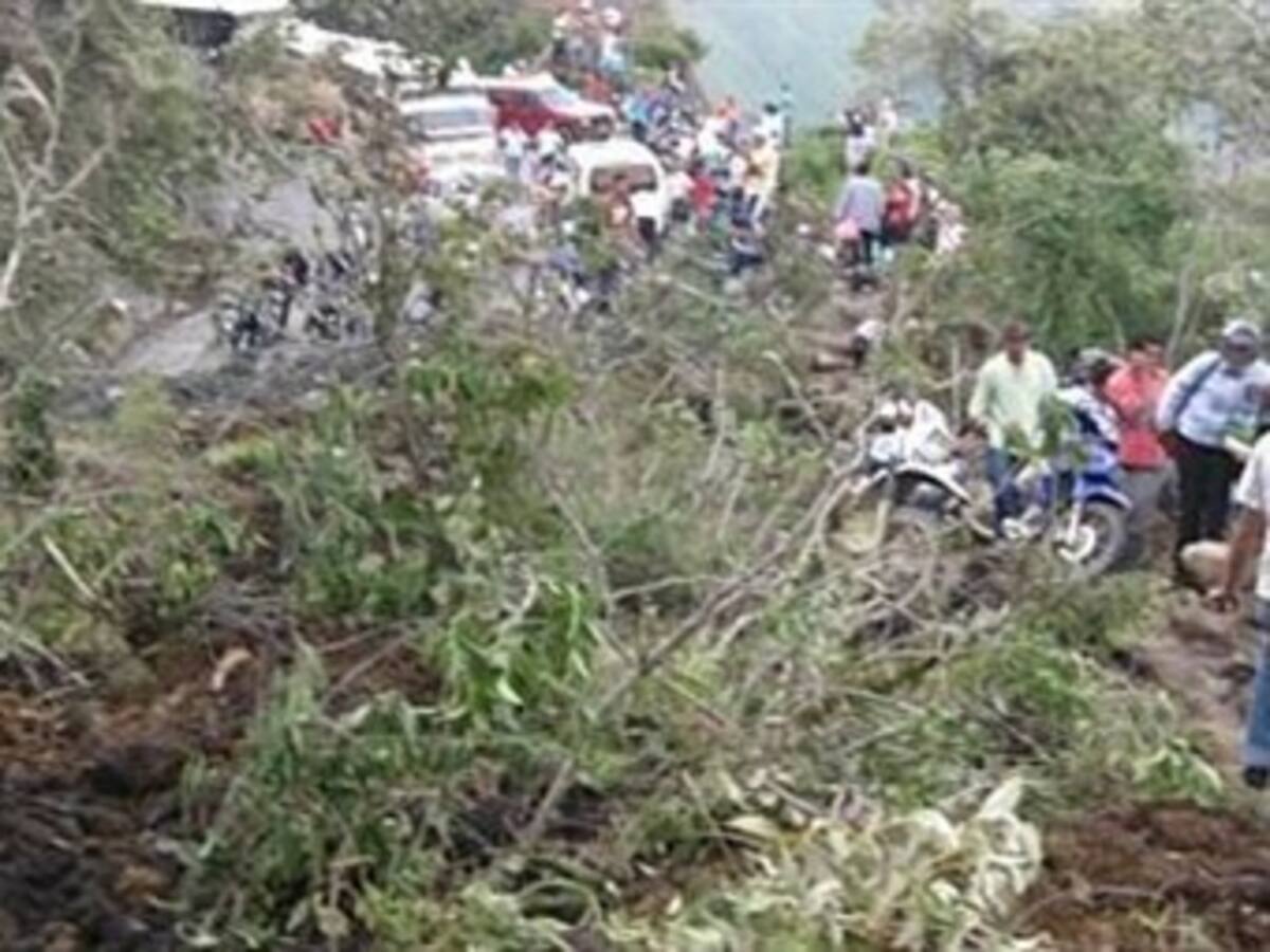 Descartan que haya más personas atrapadas en derrumbe del municipio de La Cruz