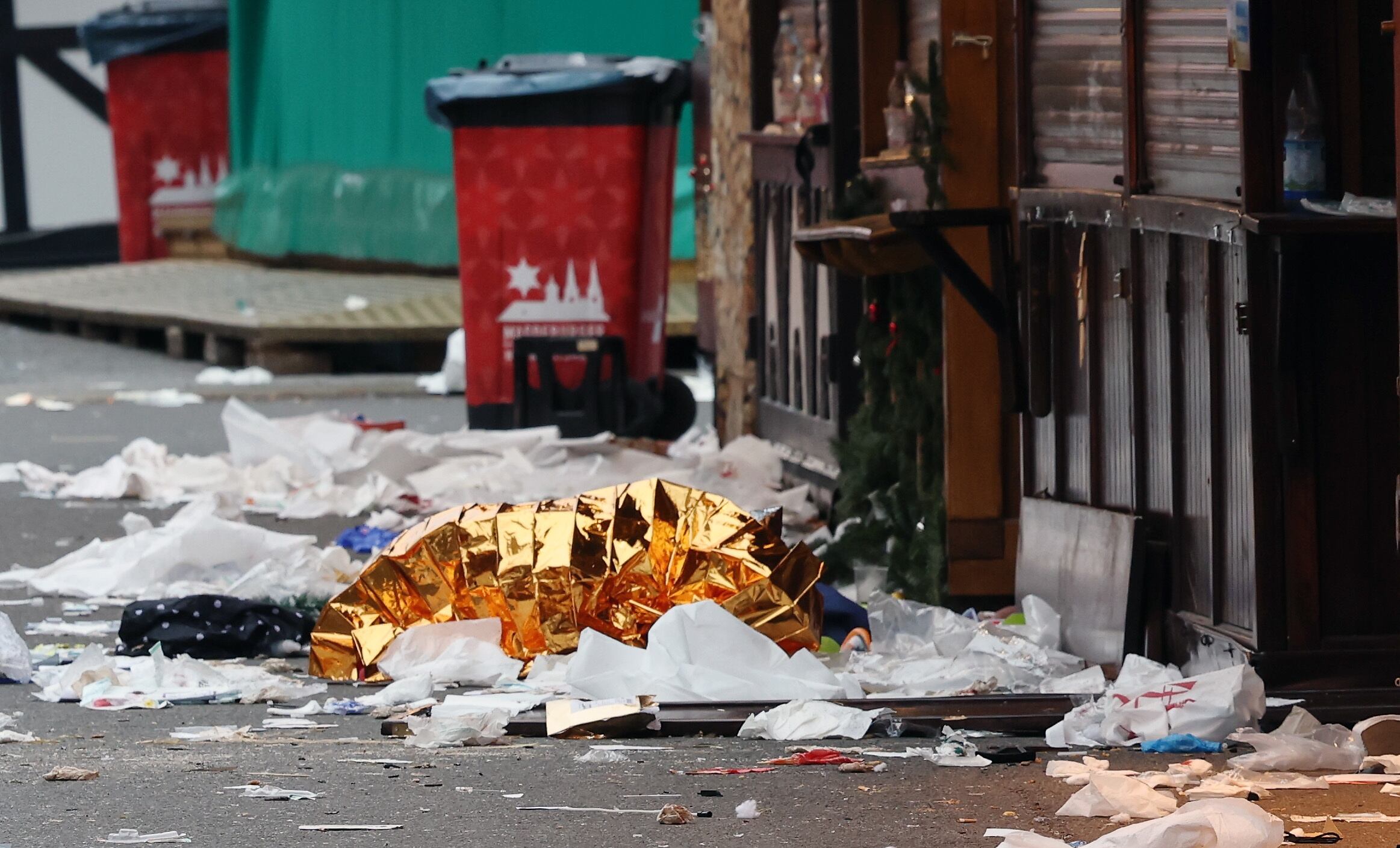 Magdeburg (Germany), 21/12/2024.- A thermal blanket lies at the scene of a vehicle-ramming attack on the Christmas market ahead of German Chancellor's visit, in Magdeburg, Germany, 21 December 2024.