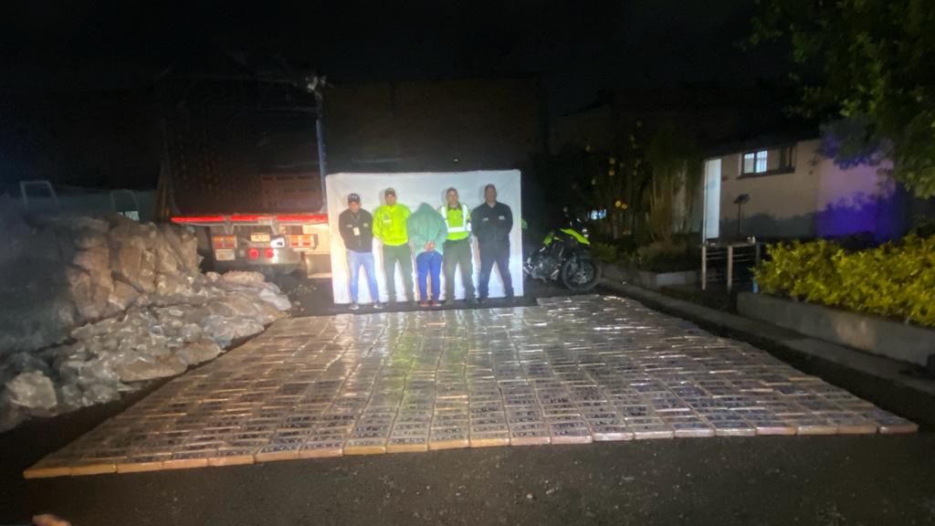 Autoridades incautan más de una tonelada de cocaína en peaje de Chusacá
