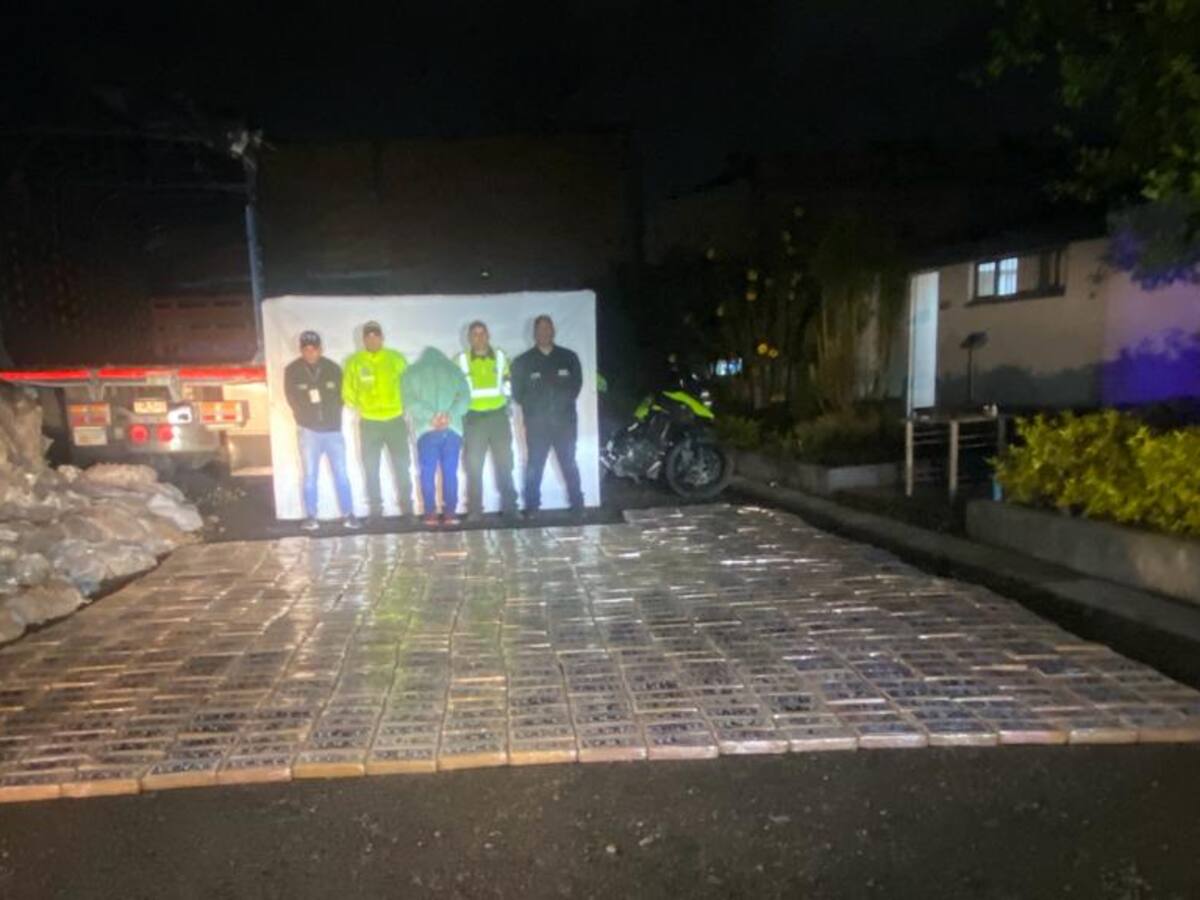 Autoridades incautan más de una tonelada de cocaína en peaje de Chusacá