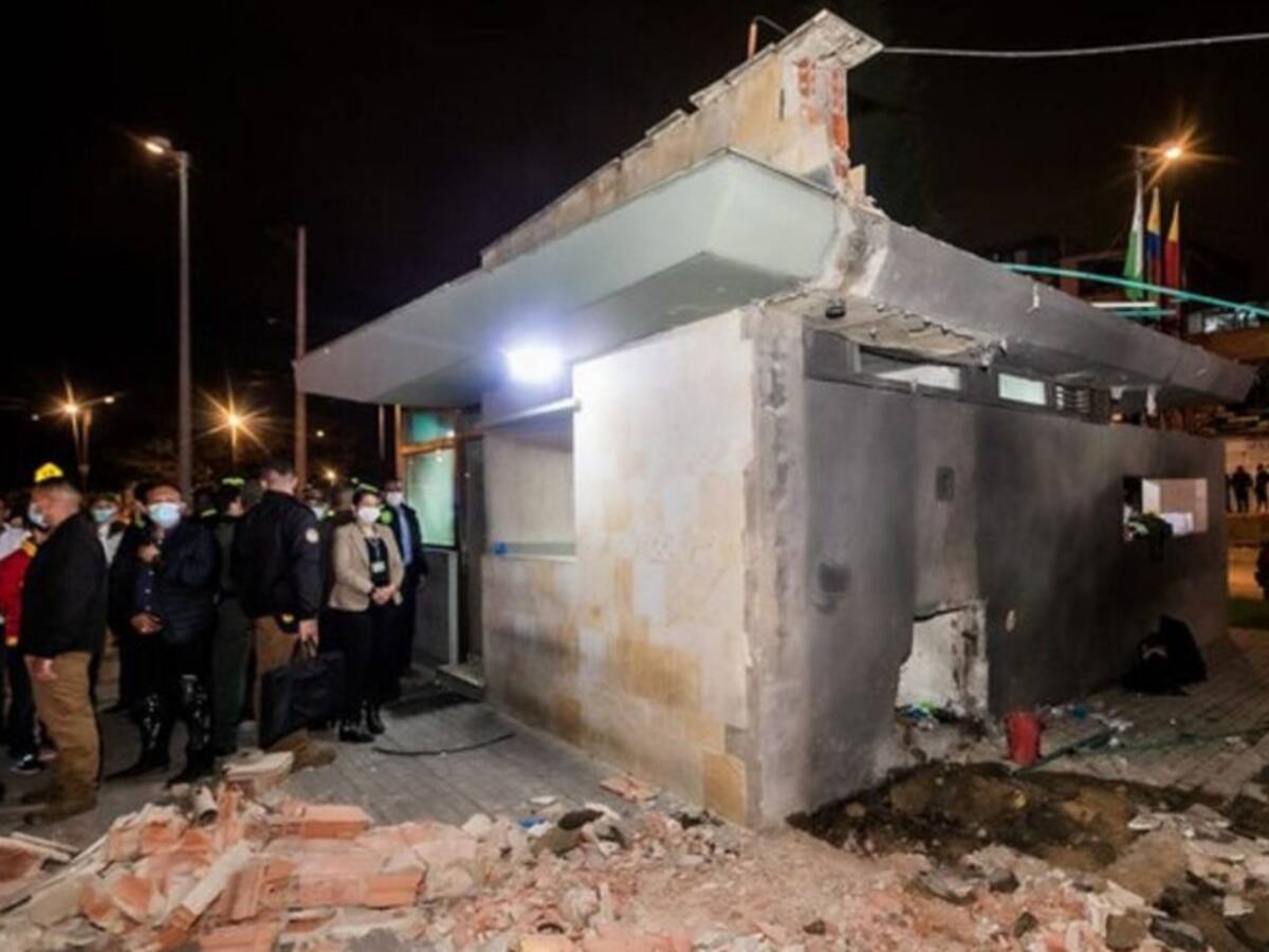 Disidencias FARC se atribuyen atentado contra CAI en Bogotá