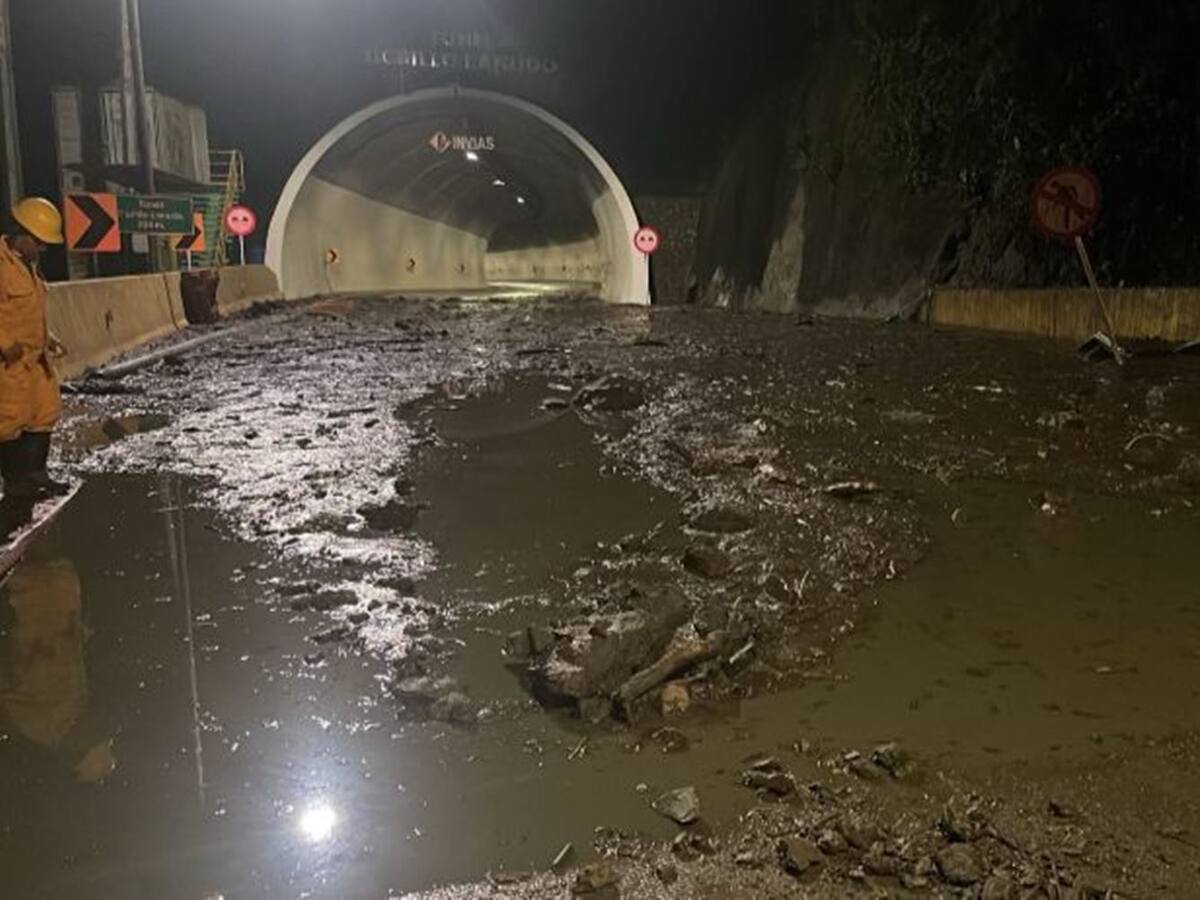 Se registra cierre total de la vía Calarcá – Alto de la Línea – Cajamarca