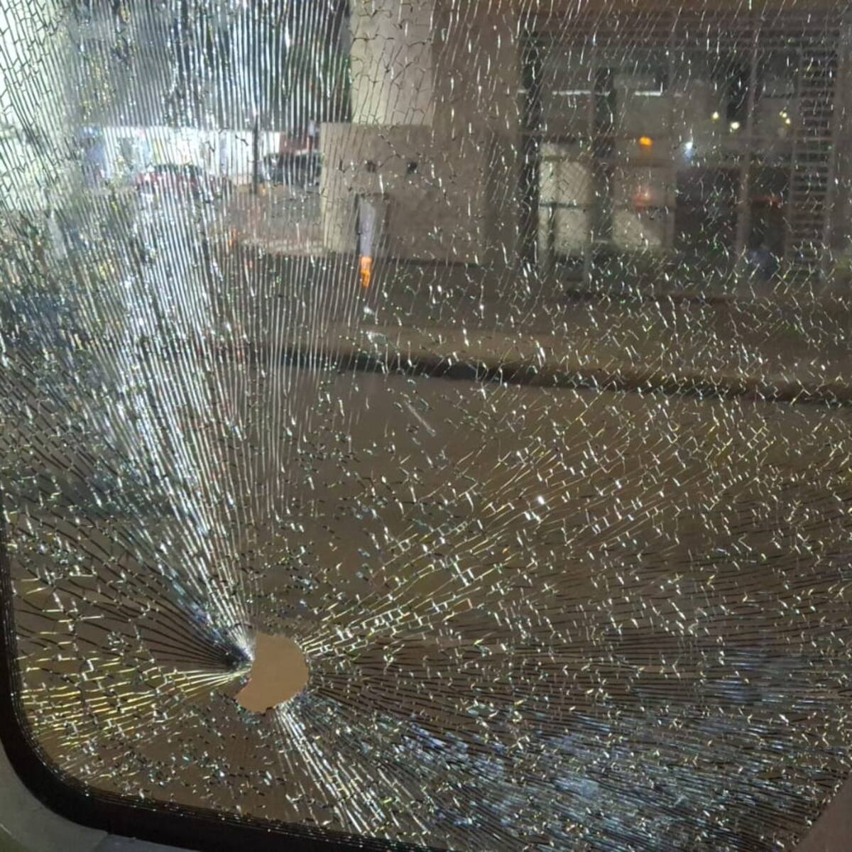 Un herido dejó ataque de hinchas del Real Cartagena a bus de Transcaribe