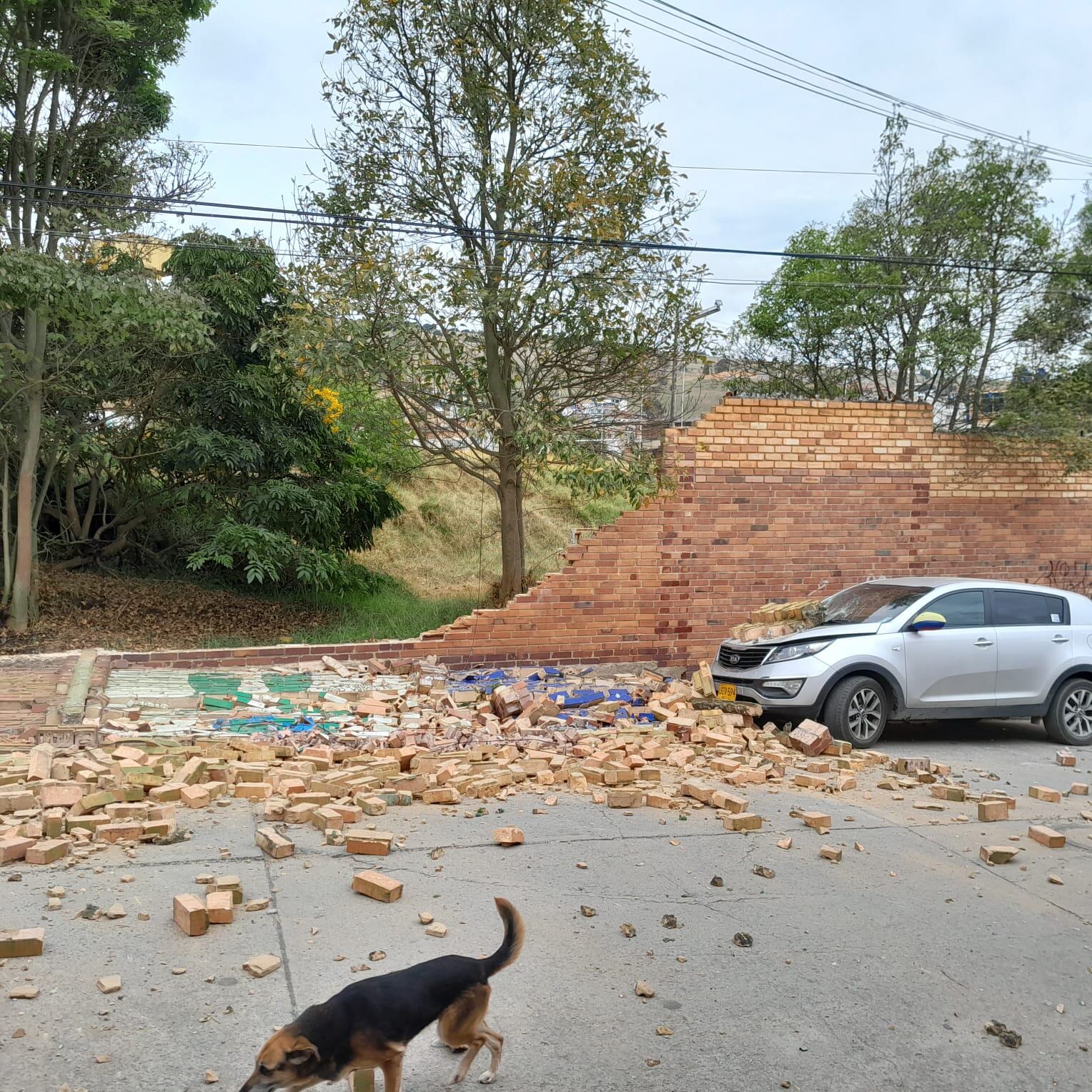 Colapso de muro en INEM Tunja