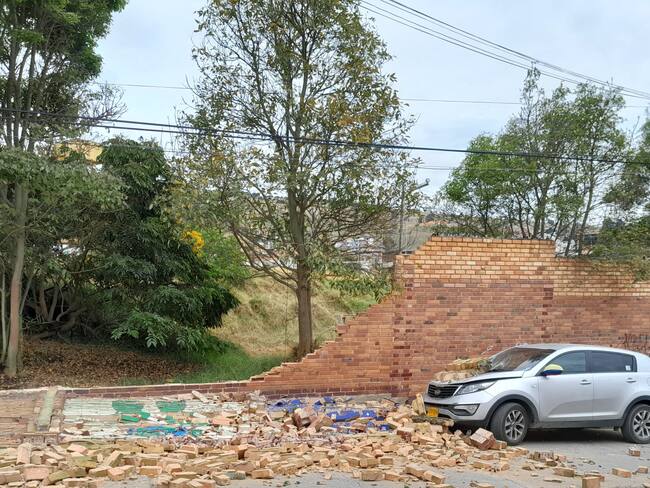 Colapso de muro en INEM Tunja