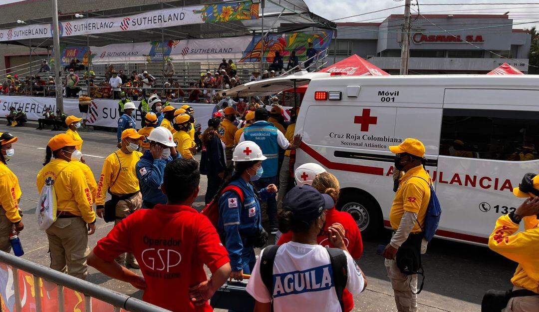 Momento en que organismos de socorro atendían el incidente