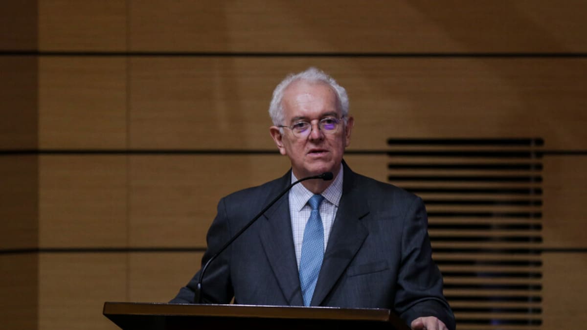 Aumento del desempleo refleja el efecto rezagado de la desaceleración económica: Ocampo