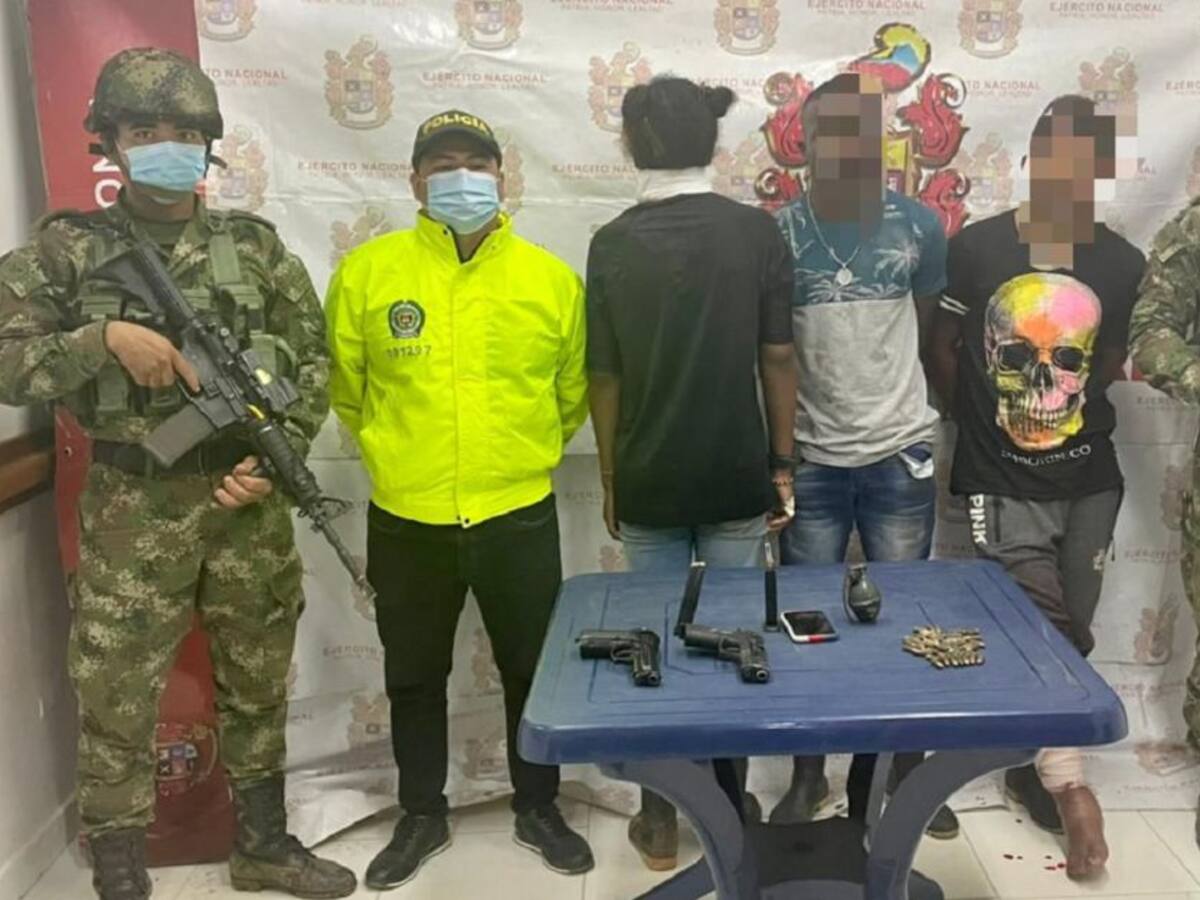 3 presuntos guerrilleros capturados tras combates en zona rural de Dagua, Valle
