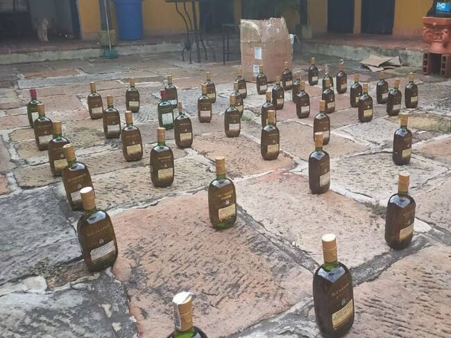 Incautan más de 1.700 botellas de licor de contrabando en Santander