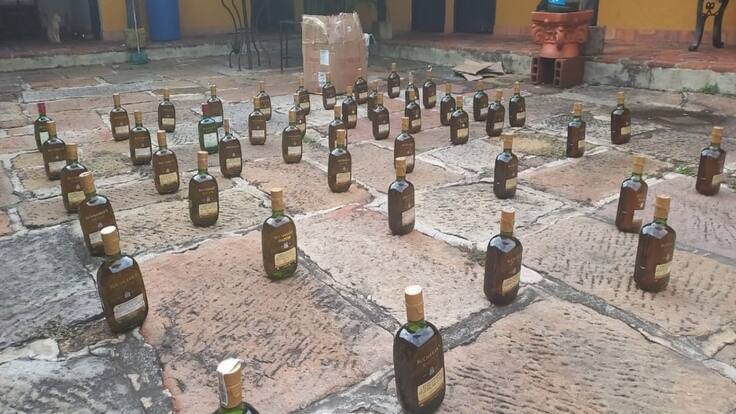 Incautan más de 1.700 botellas de licor de contrabando en Santander