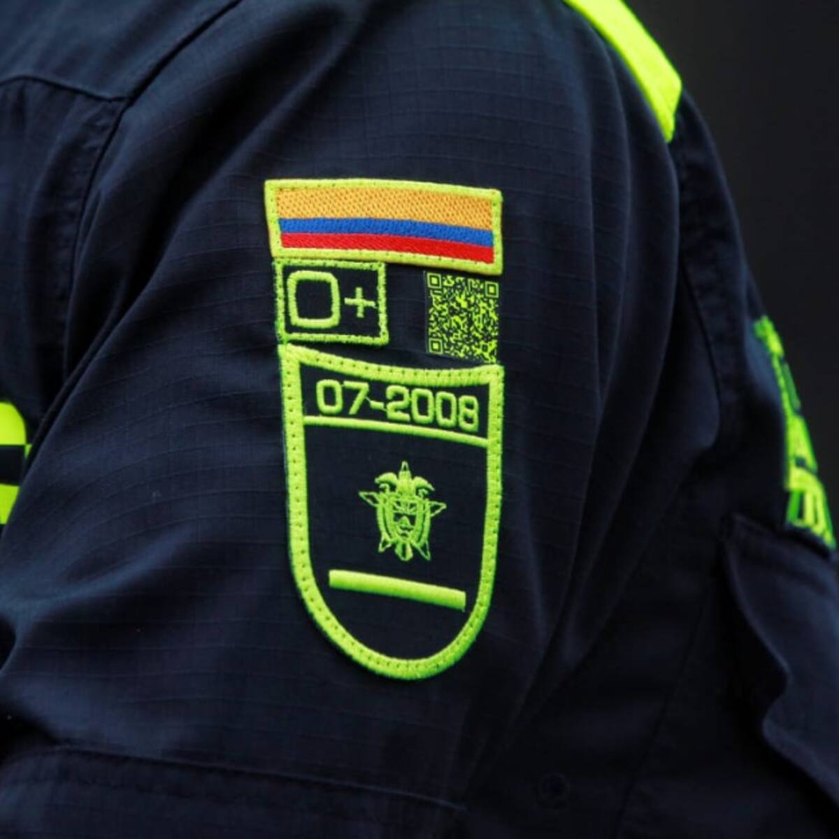 Continúa la polémica por códigos QR en uniformes de la Policía