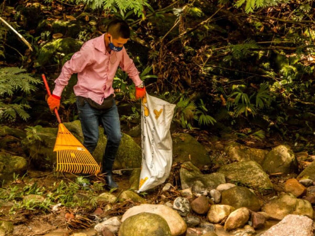 Tras fuertes lluvias, inició limpieza de quebradas en Floridablanca