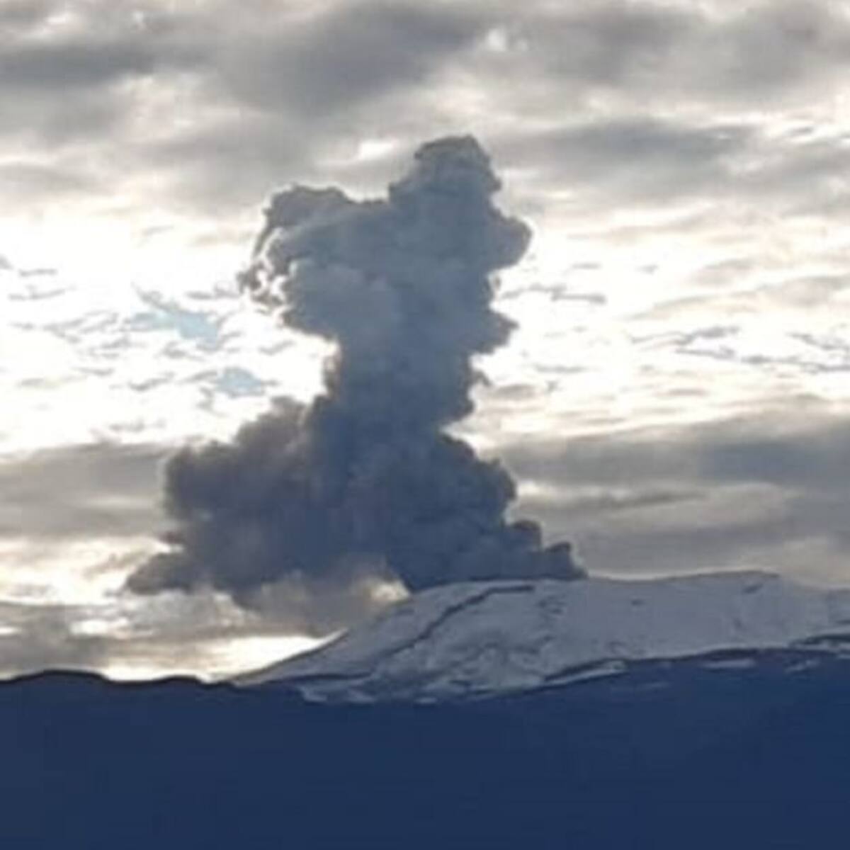 Sigue la actividad en el volcán Nevado del Ruiz