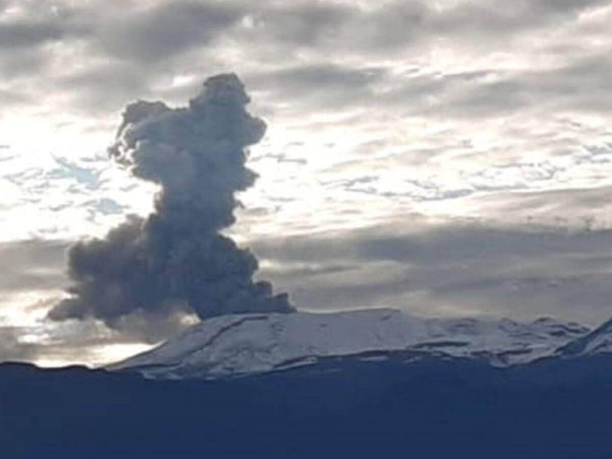 Sigue la actividad en el volcán Nevado del Ruiz