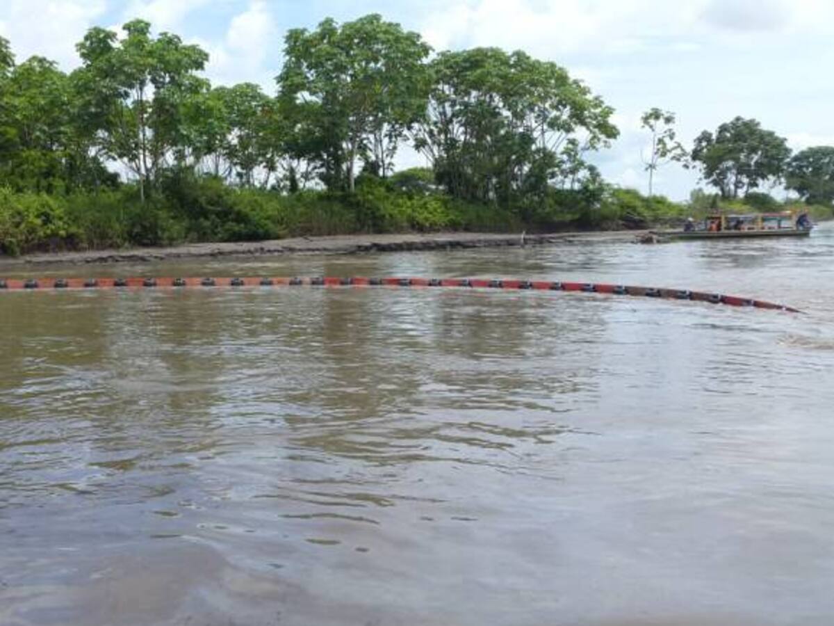 Mancha de crudo llegó a ciénaga de Puerto Wilches