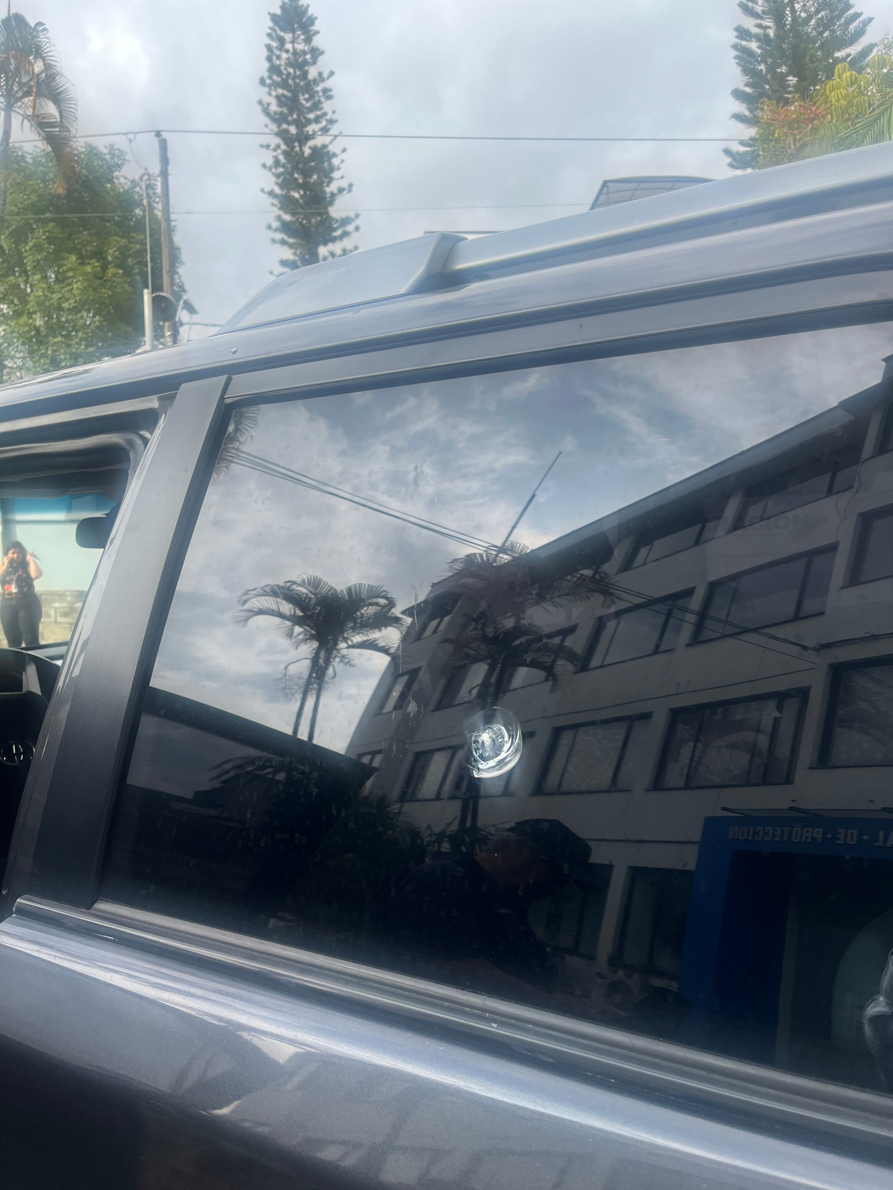 Ataque al esquema de seguridad del magistrado auxiliar de la JEP Hugo Escobar Foto UNP