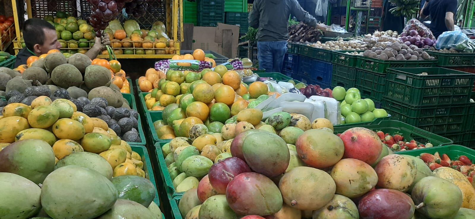 Comerciantes de la plaza de mercado La 41 no ha cumplido con sus pago . Oficial Caracol Radio Pereira.