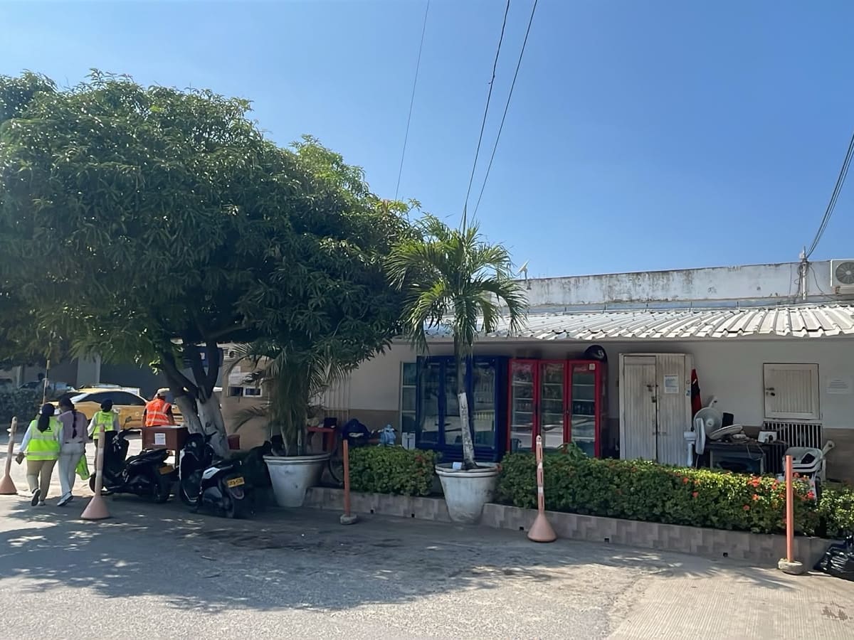 Taxistas de aeropuerto Rafael Núñez denuncian afectaciones por obras de ampliación