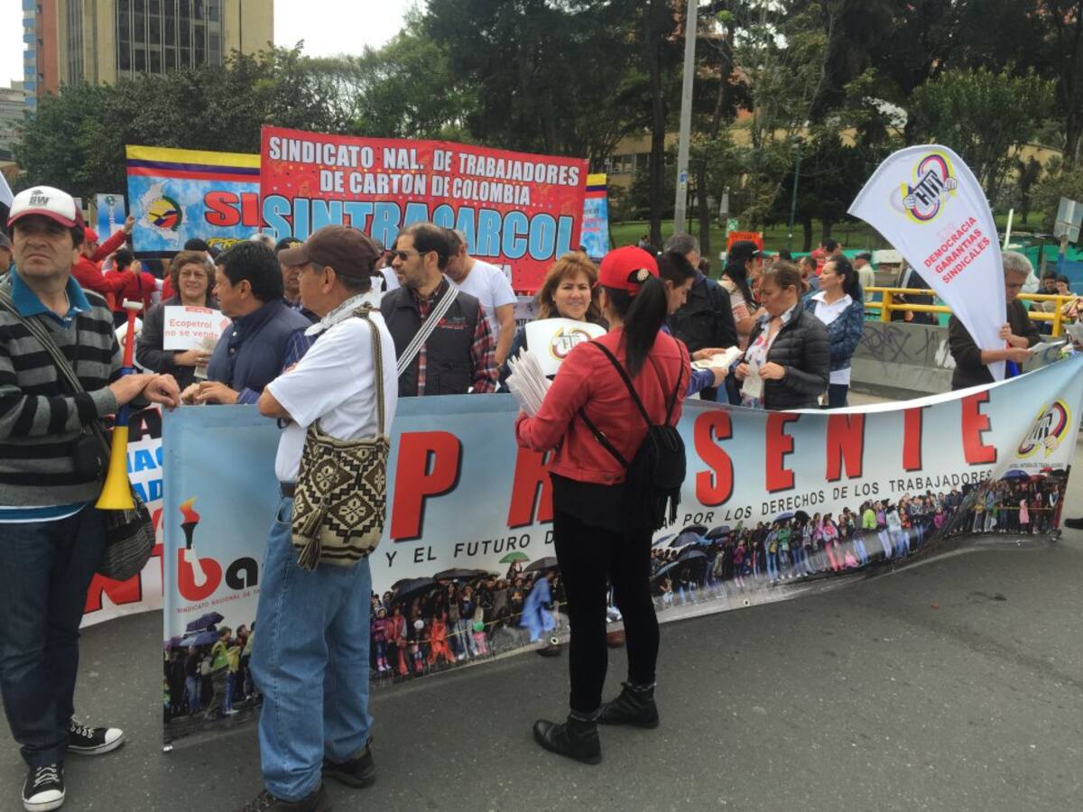En Bogotá, además de las exigencias laborales, también se marchó en oposición al Gobierno Santos, y a la venta de Isagen, Ecopetrol y ETB.