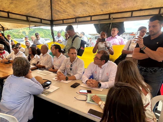 Mesa de negociación en peaje de Tarapacá Dos